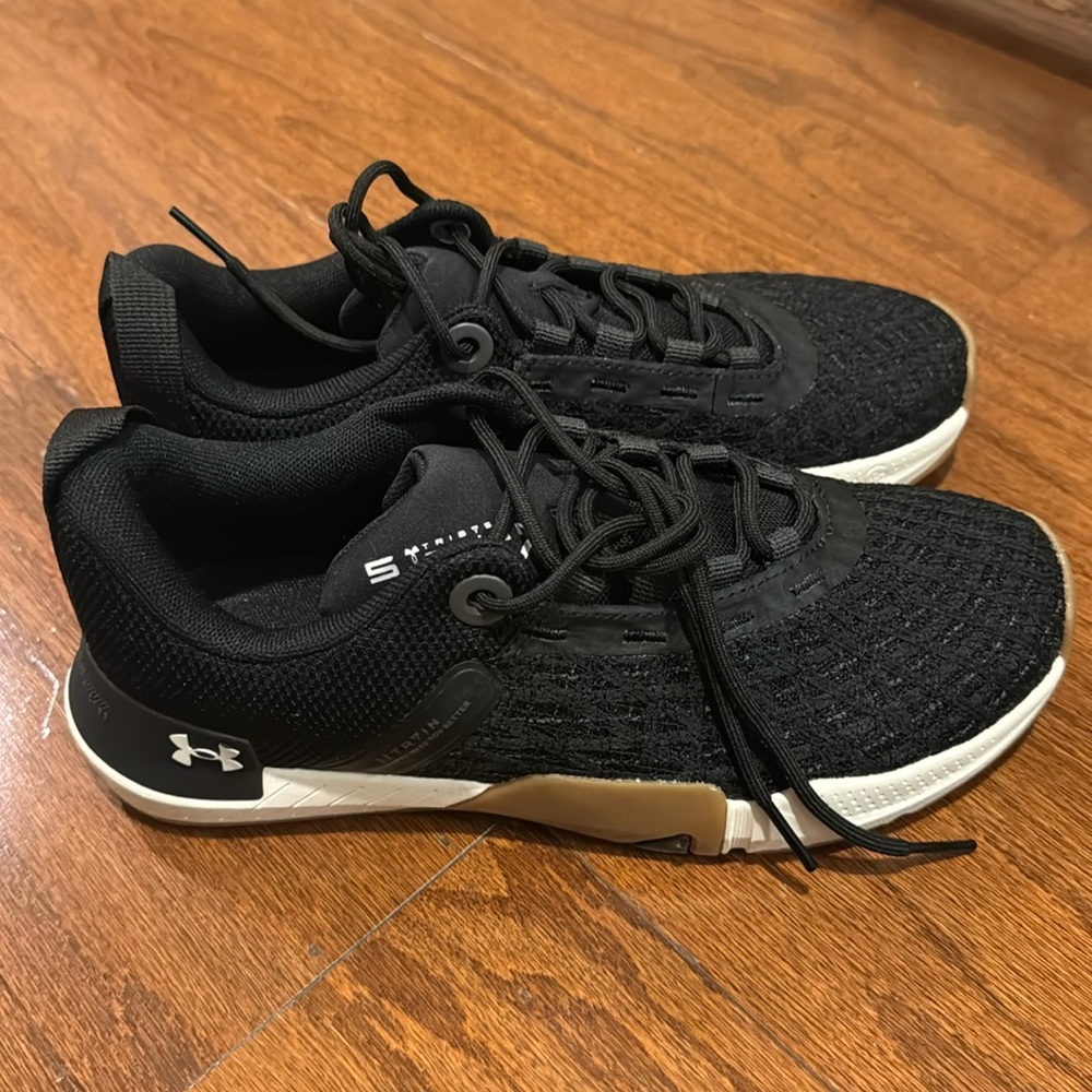 NWOB Under Armour Tribase Reign 5 - Women’s 8